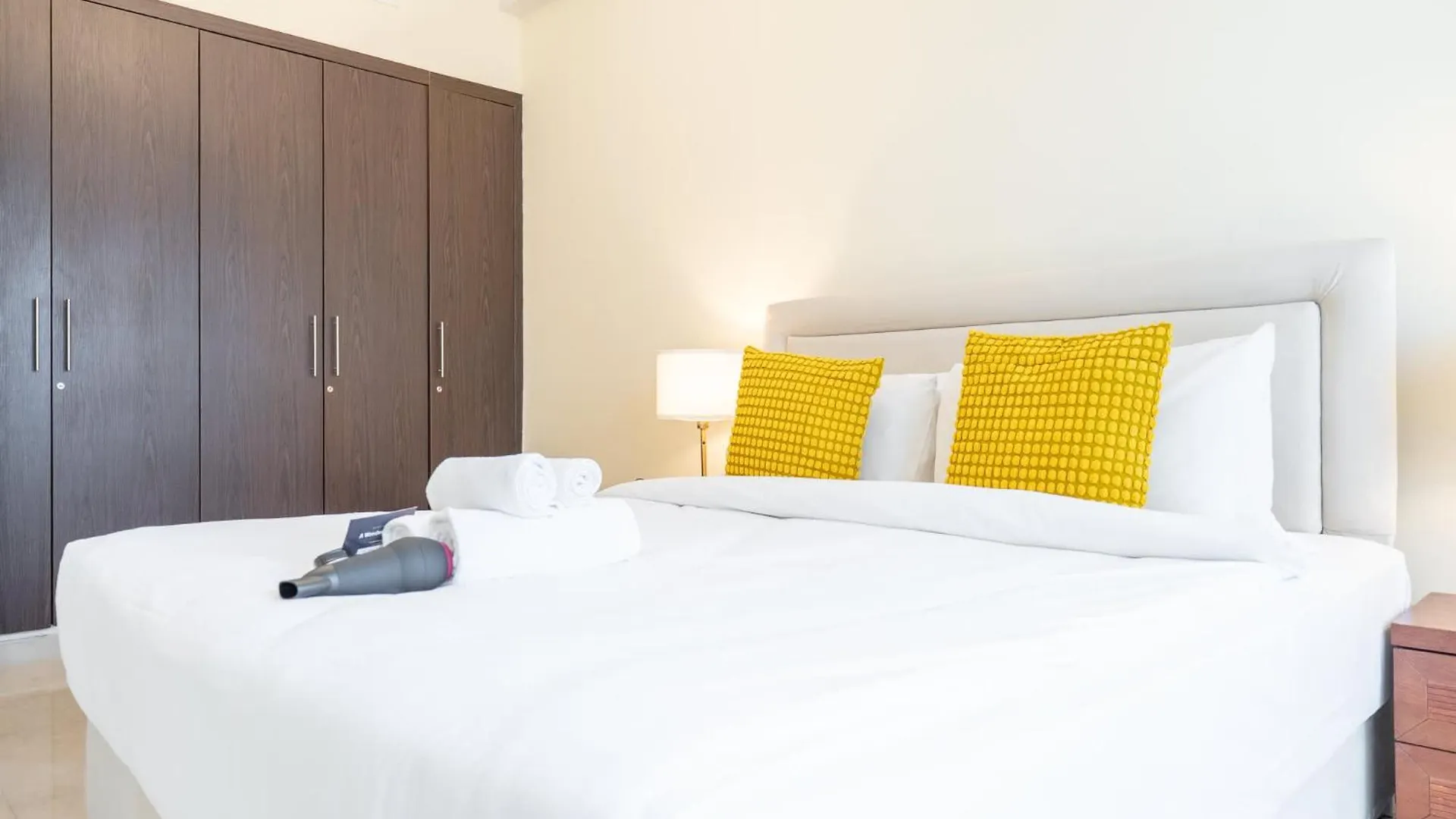 Apartment Heart-Captivating 1 Bedroom In Hanover Square Dubai