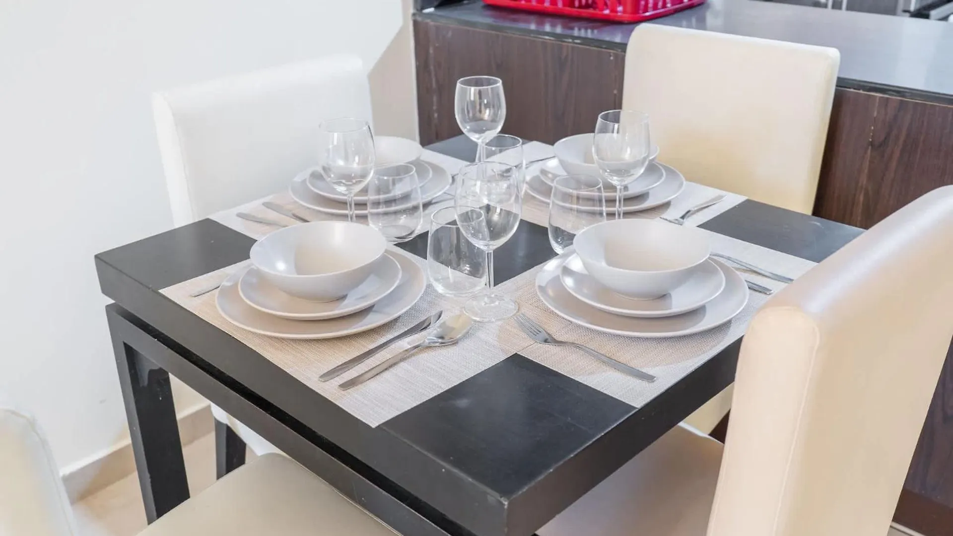 Heart-Captivating 1 Bedroom In Hanover Square Dubai