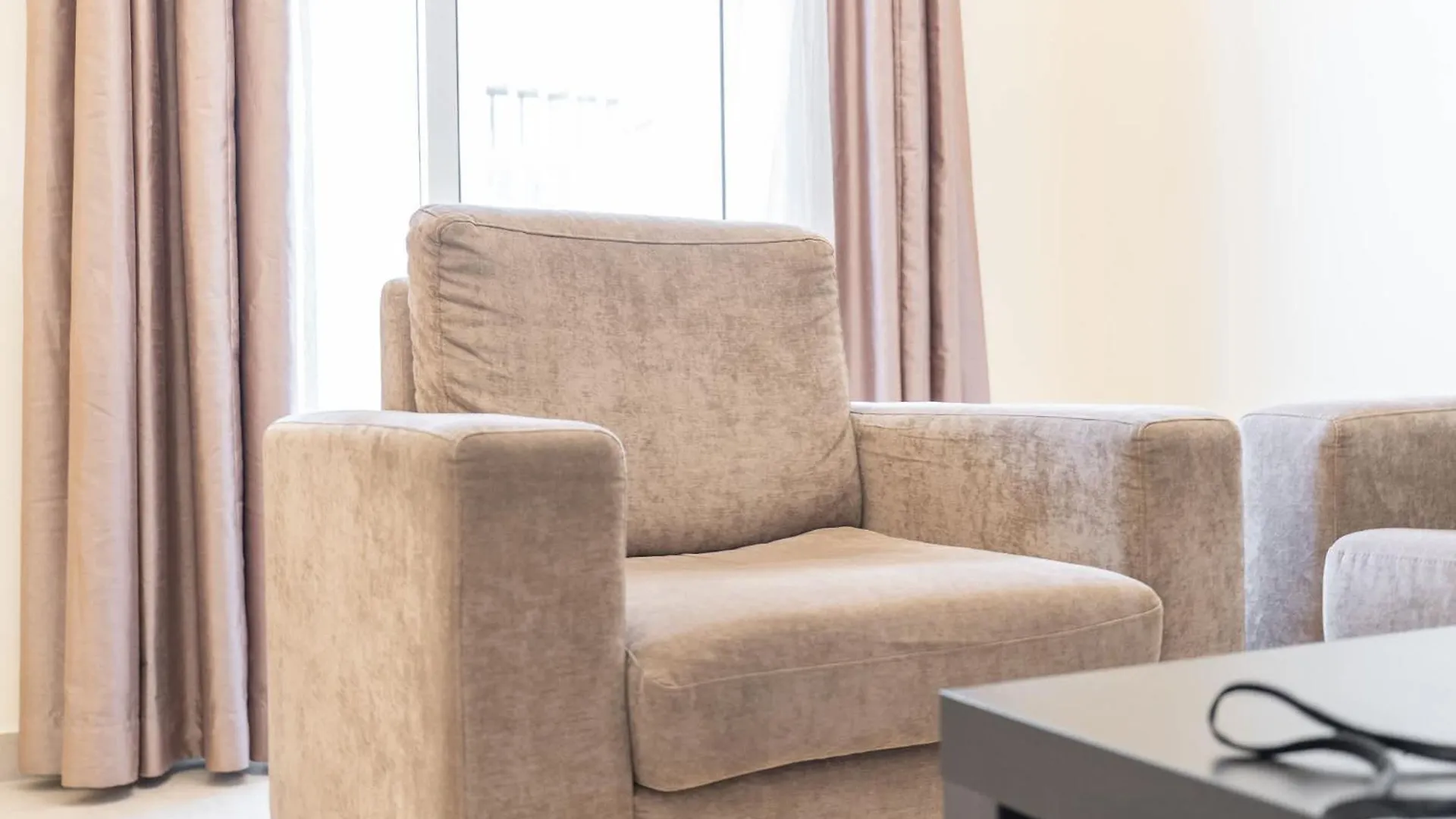 Heart-Captivating 1 Bedroom In Hanover Square Dubai 0*,
